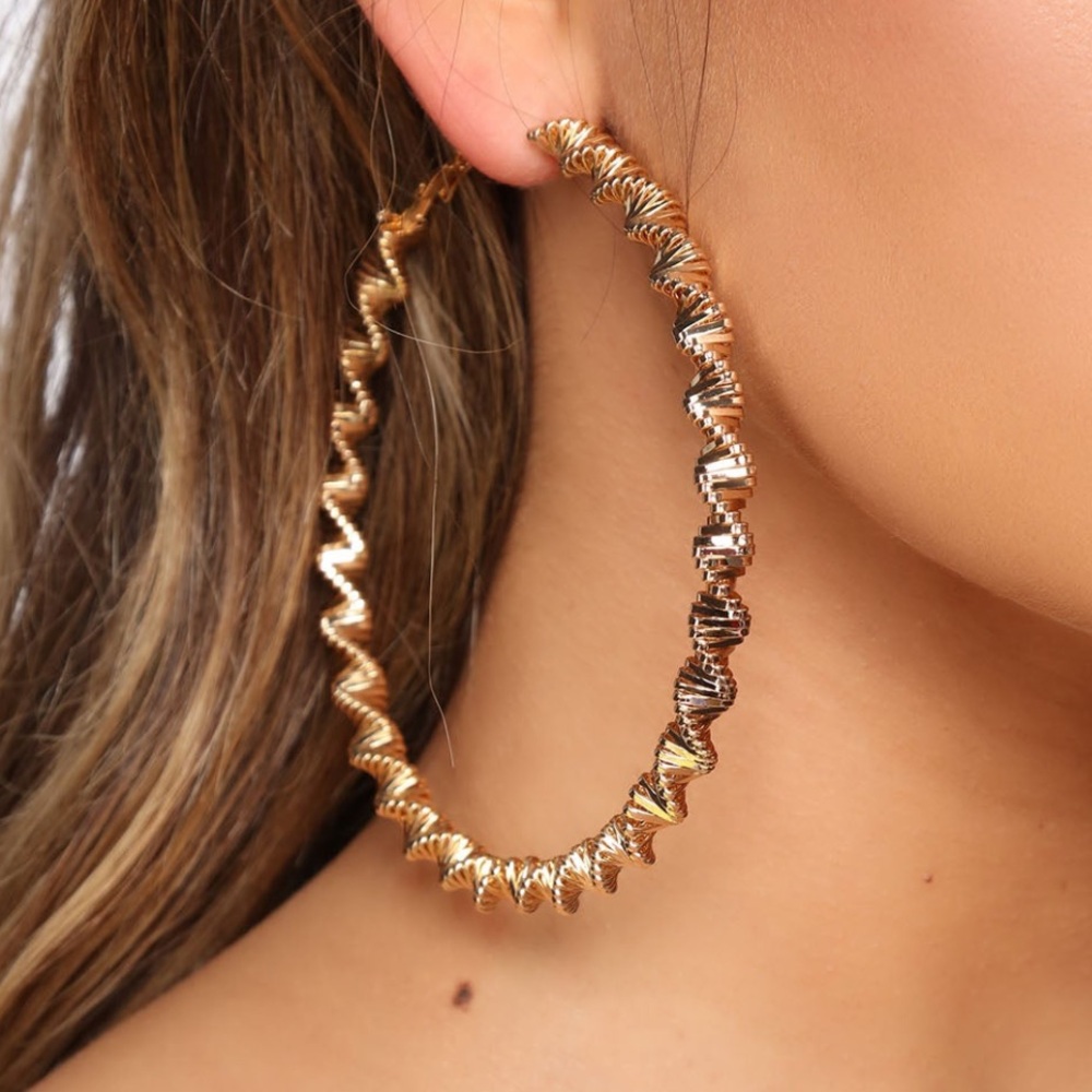💛 Gold Oversized Textured Hoop Earrings